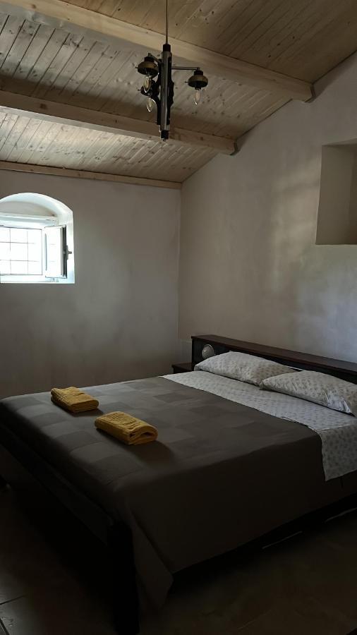 Casa Di Mirto Bed & Breakfast Chiaramonte Gulfi Ngoại thất bức ảnh