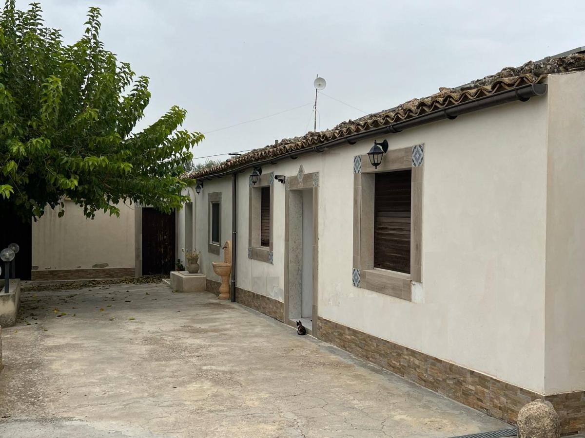 Casa Di Mirto Bed & Breakfast Chiaramonte Gulfi Ngoại thất bức ảnh